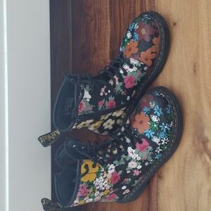 Dr. Martens floral boots girls US 3 EU 34 UK 2